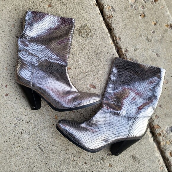 MICHAEL Michael Kors DIVIA BOOTIE Metallic Silver Leather 8.5M - Picture 1 of 9